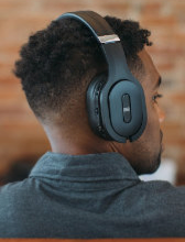 02_headphones_1.jpg